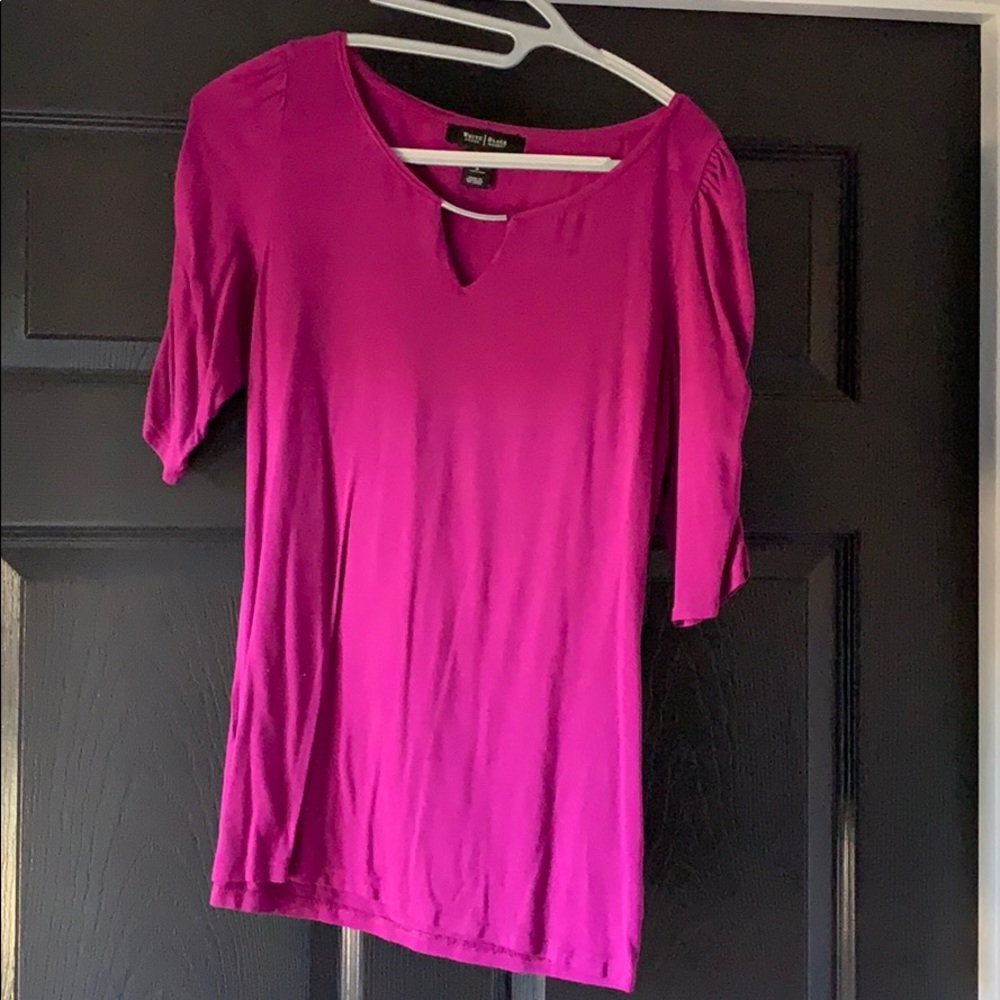 Short sleeve top.